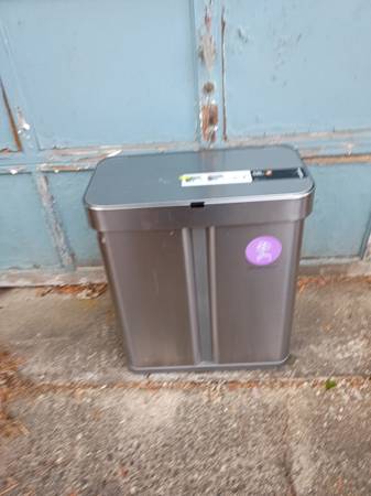 Simple human 58ll automatic trash can READ ENTIRE AD PLEASE 1
