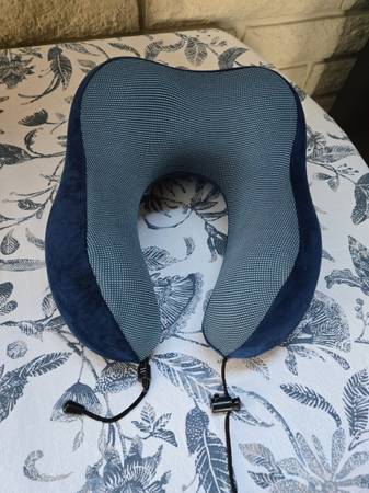 Travel neck pillow 1