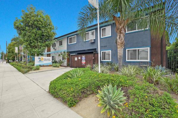 Spanish Speaking Staff, Custom Cabinets, Tile Backsplash 1