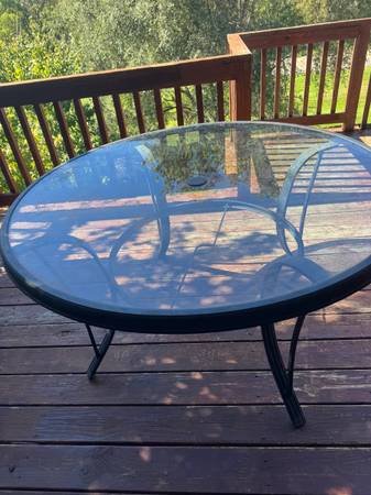 Round glass table 1
