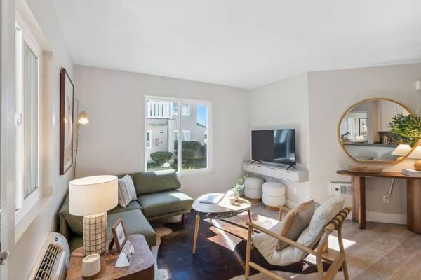$2,508 / 1br - 640ft2 - Private Patio, In-Home Washer & Dryer, Swimming Pool (13656 Hilleary Pl, Poway, CA)63701605458689120