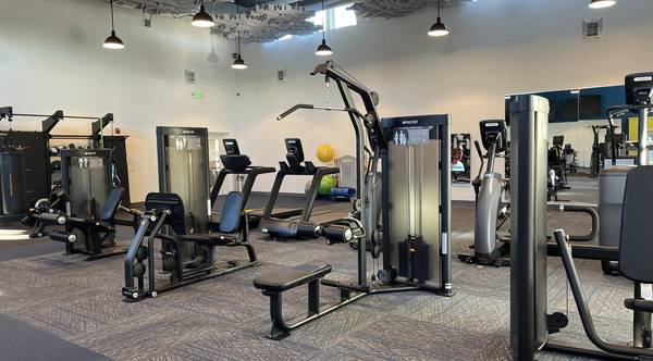 $2,222 / 2br - 992ft2 - Renovated Units, Vaulted Ceilings, Upgrades Throughout, Pets Welcome63910063026179121