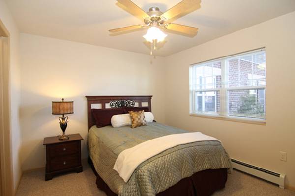 $915 / 1br - 640ft2 - 1BD 1BA, Intercom Entry, Common Entry (475 Marion Road, Oshkosh, WI)63845964010241121