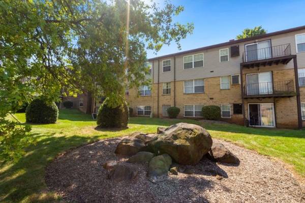 $1,600 / 2br - Swimming Pool, Cable Ready, Key Controlled Buildings (6810 Lantern Hill Dr, Lochearn, MD)63694464891139123