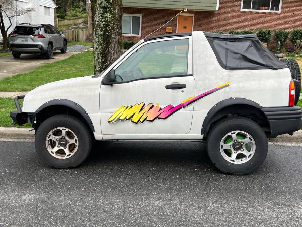 2001 Chevy Tracker Sport Utility Convertible 2D - $3,000 (Silver Spring)63616290042625122