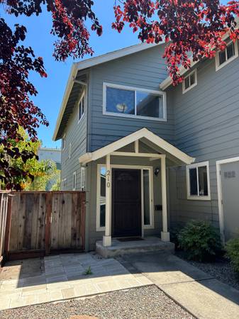 $5,000 / 3br - ¡Hermosa y luminosa casa en alquiler! (santa cruz)63658095751043120