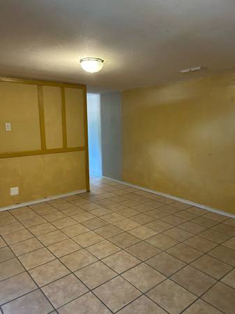 $1,000 / 2br - 700ft2 - Two bedroom duplex with bills (Laredo)63662003495937121