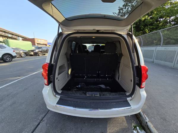 2015 dodge grand carvan mini van - $3,495 (Brooklyn)63614180749057124