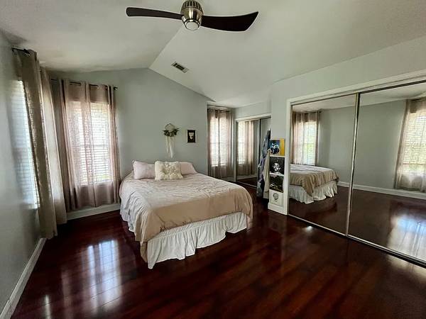 $639 / 1br - HOME WITH UPDATED KITCHEN AND ROOM AVAILABLE (Oklahoma City)63670502610177120