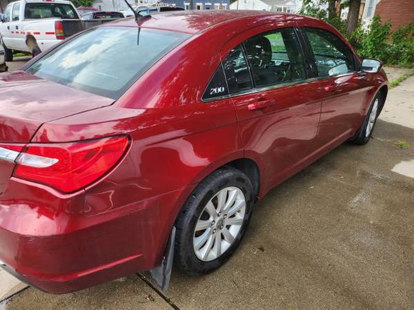 Chrysler 200 Touring 2012, 4 cilindros, sedán de 4 puertas, solo 96 mil millas - $4.995 (área de Ross/Fairfield, Ohio-Cincinnati)63470602667139124