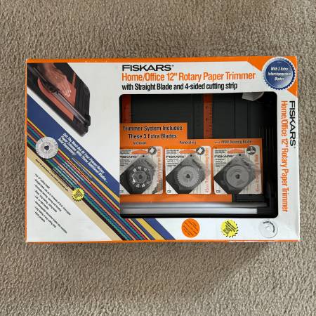 Fiskars 12" Rotary Paper Trimmer 1