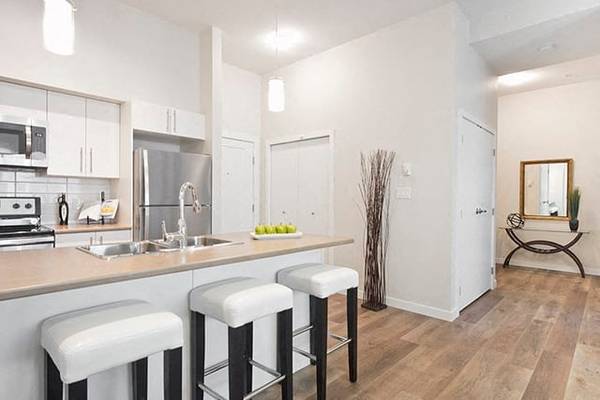 2/bd 2/ba, U-shape Breakfast Bar, Bike Storage 4