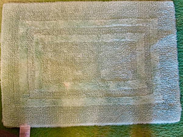 Slightly Distressed Bath Mat 1