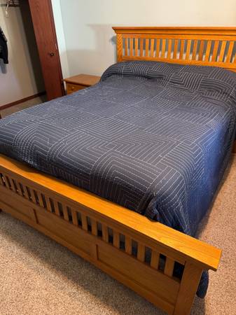 Solid oak queen bedroom set 1