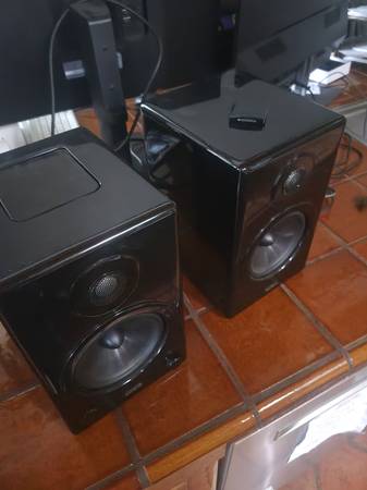 Aktimate powered speakers 1