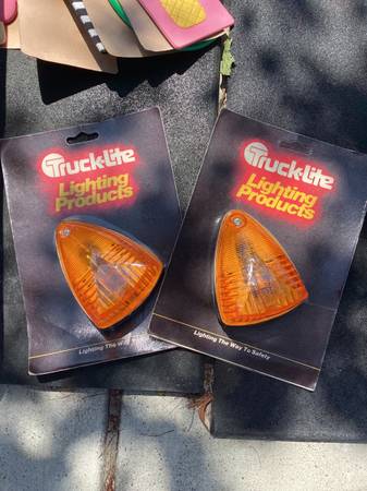 2 orange signal lights 1