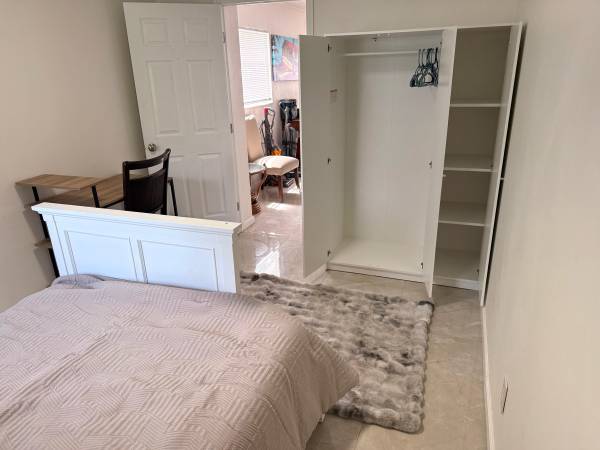 $895 / 1br - Beautiful Clean Private Room For Rent! (Fort Lauderdale)63379639339139124