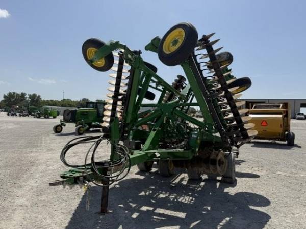 JOHN DEERE 2623VT 1