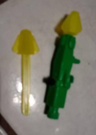 Figure canon with two darts 1
