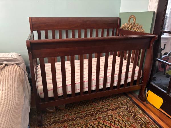 Brown Crib - Adjustable Height 1