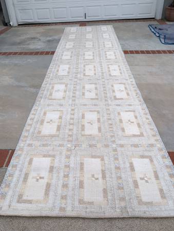 Designer rug, like new 57" x 230" 5ft x 19ft 1