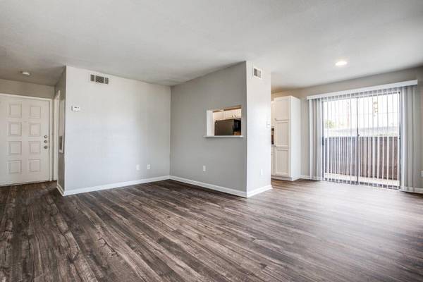 $955 / 1br - 600ft2 - Patio/Balcony, Vaulted Ceilings, 1 Bed (2804 Belt Line Road, Garland, TX)63796578695681120