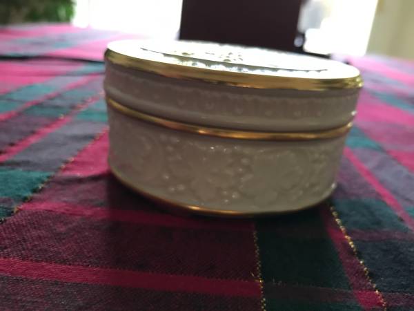 Lenox trinket box 1