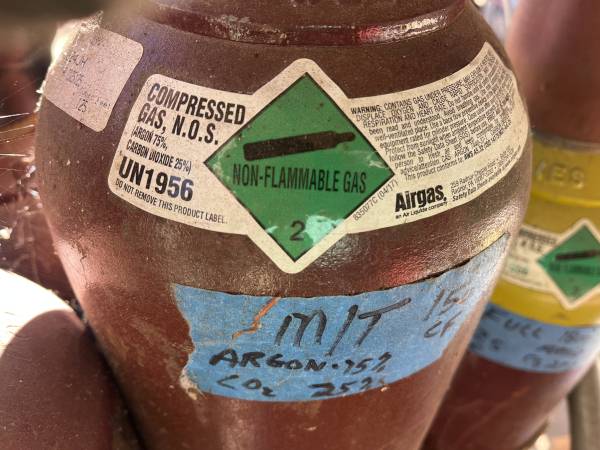 75% Argon / 25% CO2  Mig Welding Tank 150 cf- 52" tall - EMPTY 1