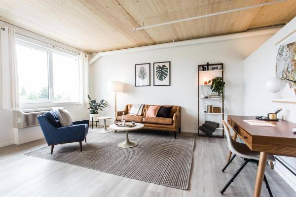 $2,300 / 1br - 904ft2 - ¡Actúa rápido! Hermoso de 1 habitación con balcón Julieta y techos de madera (Elliot/Boise)63672530040067123