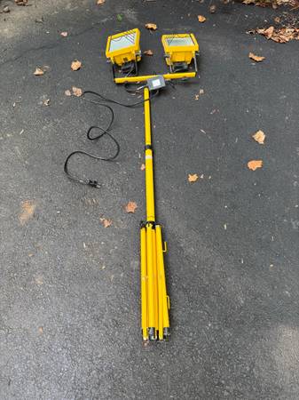 Regent 1000 Watt Twin Work-Light with Stand 1