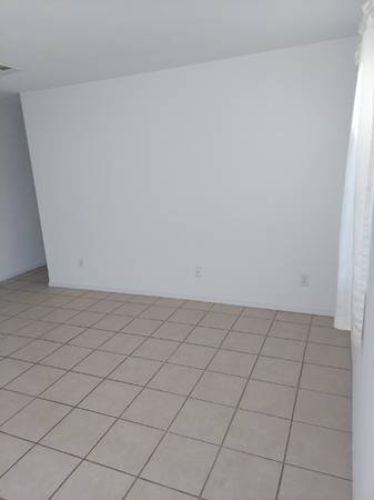$1250.00 / 3br - Near to schools, restuarants, shopping. Beautiful view of Mountains. C63971417870979121