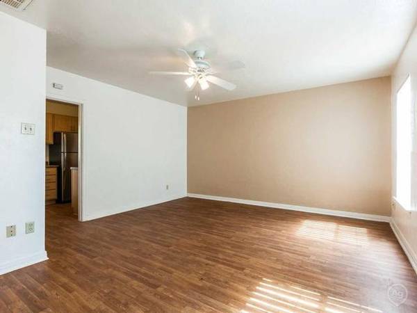 $1,750 / 3br - 1080ft2 - Corn Hole, Bocce Ball. Fire Pits, Hammocks, Fenced Back Yards (Goodyear)64024996917123120