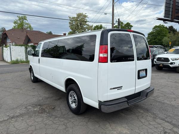 2016 Chevrolet Express Passenger LS - Northtown Auto Sales - $25,980 ($500 de entrada estás aprobado)63613781804675122