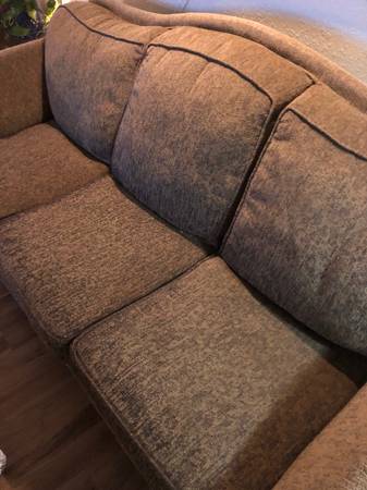 Free nice sofa 1
