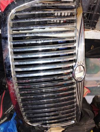 Chrysler 300/300c Grille 1