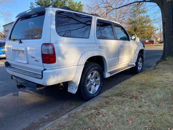 99 Toyota 4Runner Limited - Generación 3 - V6, automático, 4x4 - Chasis sólido - Título limpio - $5.800 (Brooklyn)63482572150147120