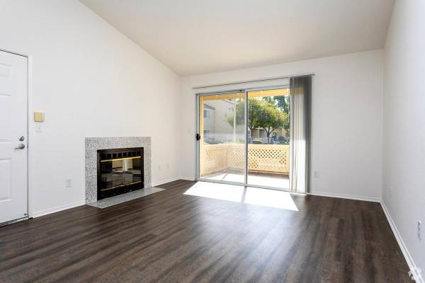 $1,845 / 2br - 998ft2 - Walk-In Or Reach-In Closets, Business Center, Full-Sized Washer/Dryer (Located in Northwest Fresno, Fig Garden loop district.)63798509806721120