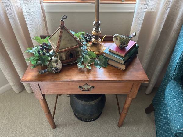 Antique Small Table with Drawer 1