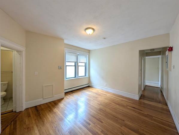 $2,650 / 1br - Sunny Top Floor 1 Bed ** Convenient to Harvard & Central ** Dishwasher (Cambridge \ Central Sq. \ Mid Cambridge)63797254237827123