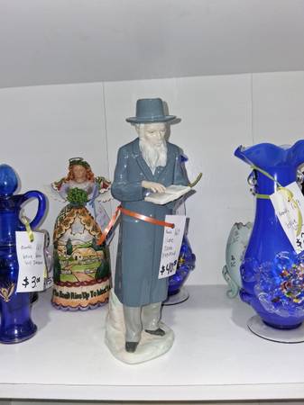 Lladro the rabbi figurine 1