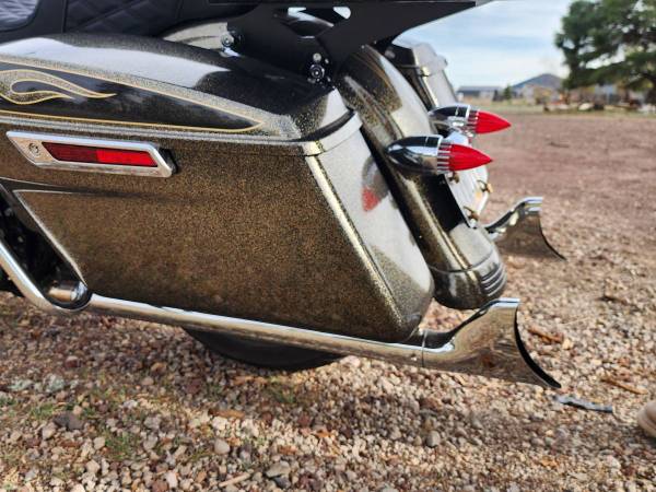 2016 Harley-Davidson Street Glide Special –  Black Gold Flake