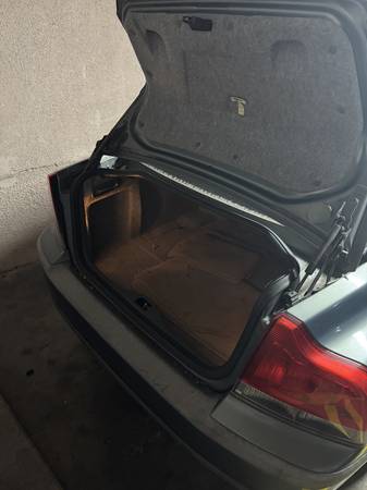 2004 Volvo S60 2.5T - $2.000 (Glendale)63470041729921124