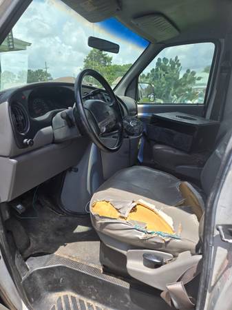 1998 Ford E-250 extended van - $2,800 (westwego)63612964531203121