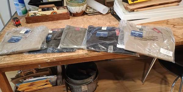 Men's Dockers 33 X 32  new 1