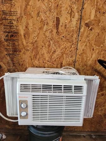Air Conditioner 5,000 Very Clean Ice Cold Air 1