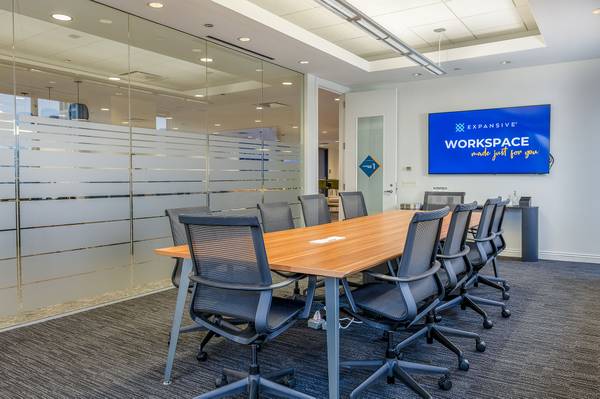 $649 Private Office Space -- All-Inclusive Pricing (Chicago, IL)63781678338817123