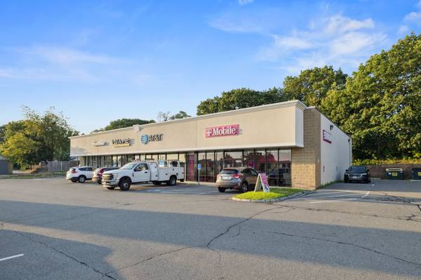 $2,885 / 1194ft2 - 🏬Highly visible endcap retail space on bustling South Willow! (Manchester)63931658299010124