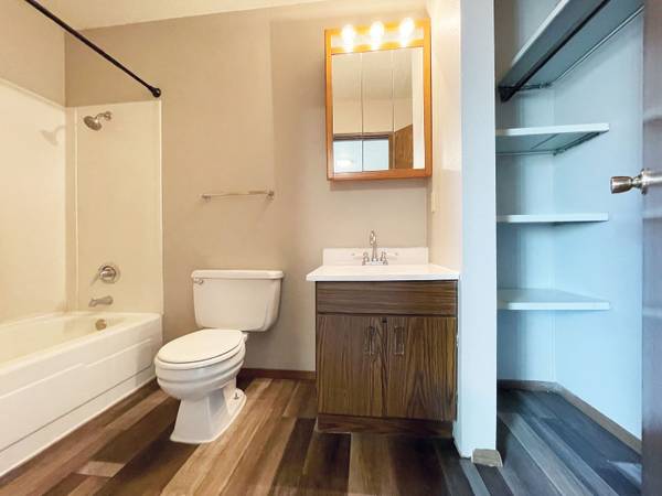 $505 / 180ft2 - Estudio, calefacción incluida, excelente ubicación (505 Park Street, Minot, ND)63851169844353124