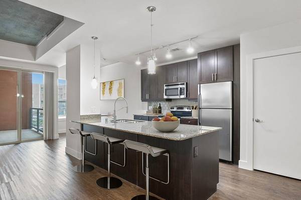 $2,499 / 2br - A New Stylish Apartment in Uptown/Turtle Creek**Concrete Ceilings** (Uptown/Uptown Dallas/Turtle Creek)63796375646465120