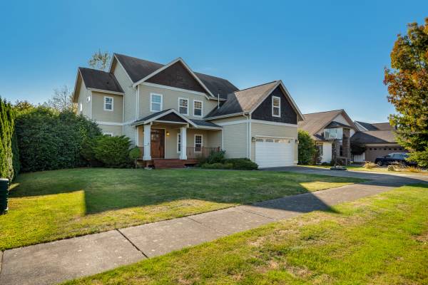 Room to Gather, Space to Grow! Home in Blaine. 4 Beds, 3 Baths 1